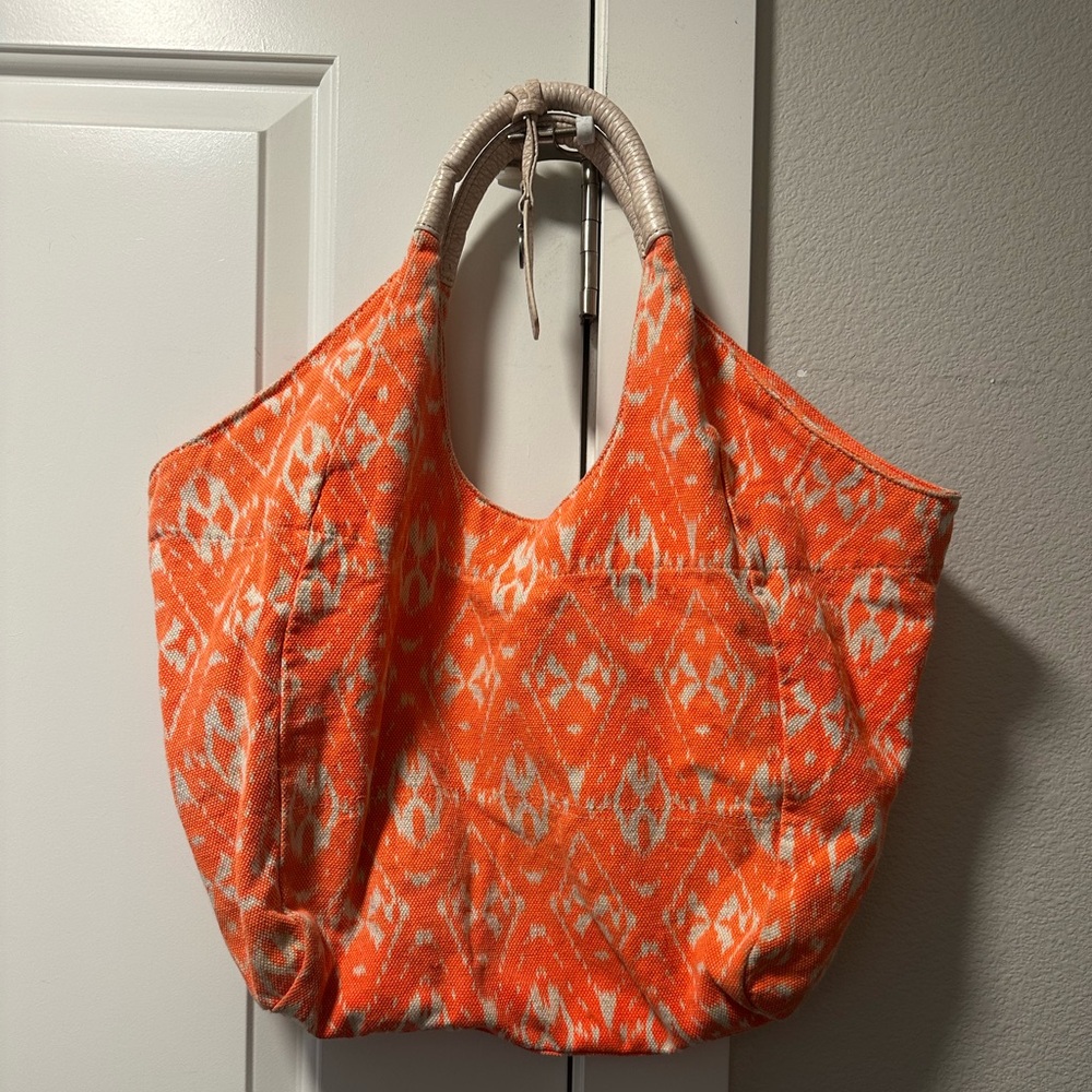 Pistil Tote Bag